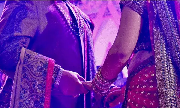 Bangalore: శారీకసంబంధం కోసం రూ.5 వేలు డిమాండ్ చేస్తున్న భార్య.. ఐటీ ఇంజనీర్ పోలీసులకు ఫిర్యాదు..