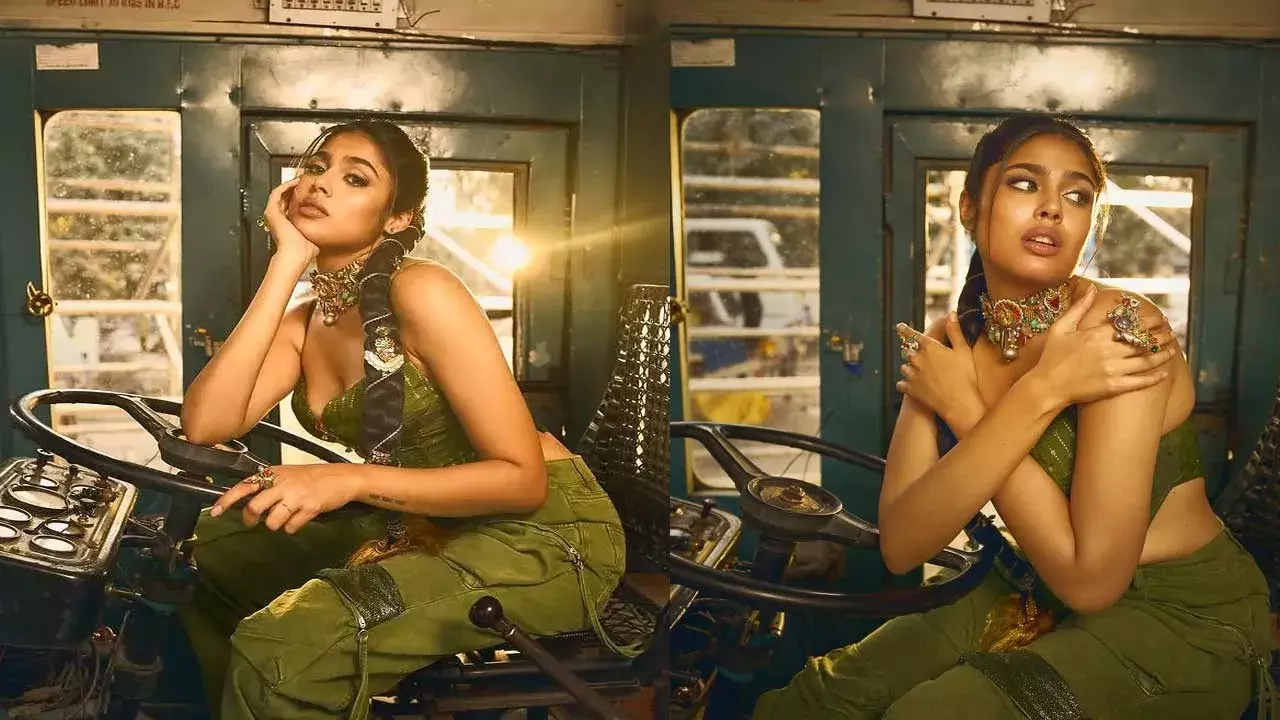 Actress : స్టీరింగ్ పట్టిన చిట్టి.. ఫొటోలు వైరల్