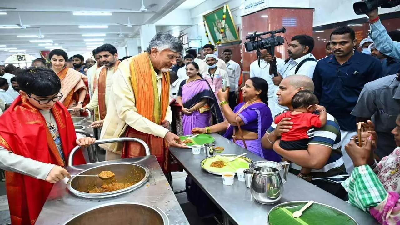 CM Chandrababu : దేవాన్ష్ బర్త్ డే సందర్భంగా తిరుమలలో చంద్రబాబు అన్నదానం CM Chandrababu : దేవాన్ష్ బర్త్ డే సందర్భంగా తిరుమలలో చంద్రబాబు అన్నదానం