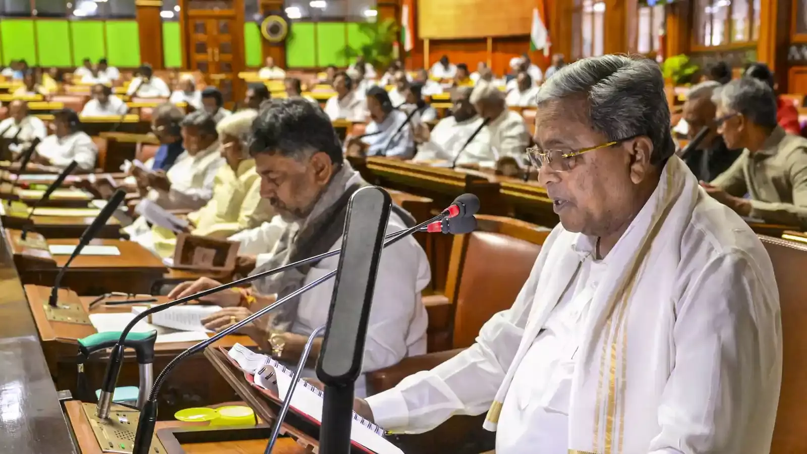 Karnataka: సీఎం, మంత్రులు, ఎమ్మెల్యేల జీతాలు100 శాతం పెంపు Karnataka: సీఎం, మంత్రులు, ఎమ్మెల్యేల జీతాలు100 శాతం పెంపు