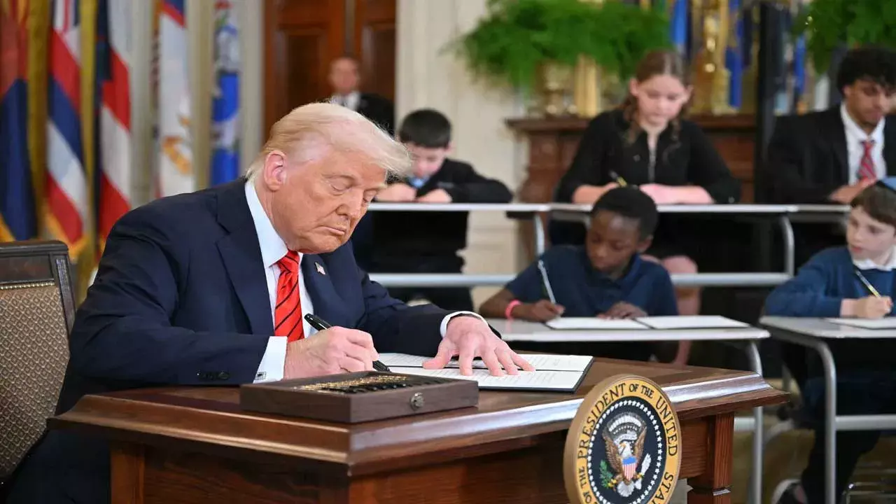 Trump : అమెరికా విద్యాశాఖ మూసేస్తూ ట్రంప్ కీలక నిర్ణయం Trump : అమెరికా విద్యాశాఖ మూసేస్తూ ట్రంప్ కీలక నిర్ణయం