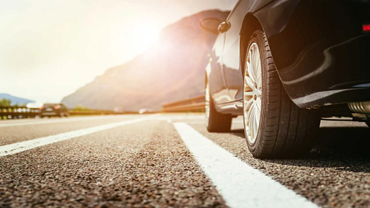Driving in Summer : వేసవిలో వాహనాలు నడిపేటప్పుడు జాగ్రత్త! Driving in Summer : వేసవిలో వాహనాలు నడిపేటప్పుడు జాగ్రత్త!