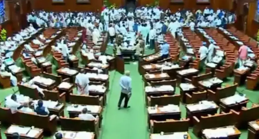 Muslim Quota: ముస్లిం కోటా బిల్లుకు ఆమోదం,  రణరంగంగా కర్ణాటక అసెంబ్లీ.