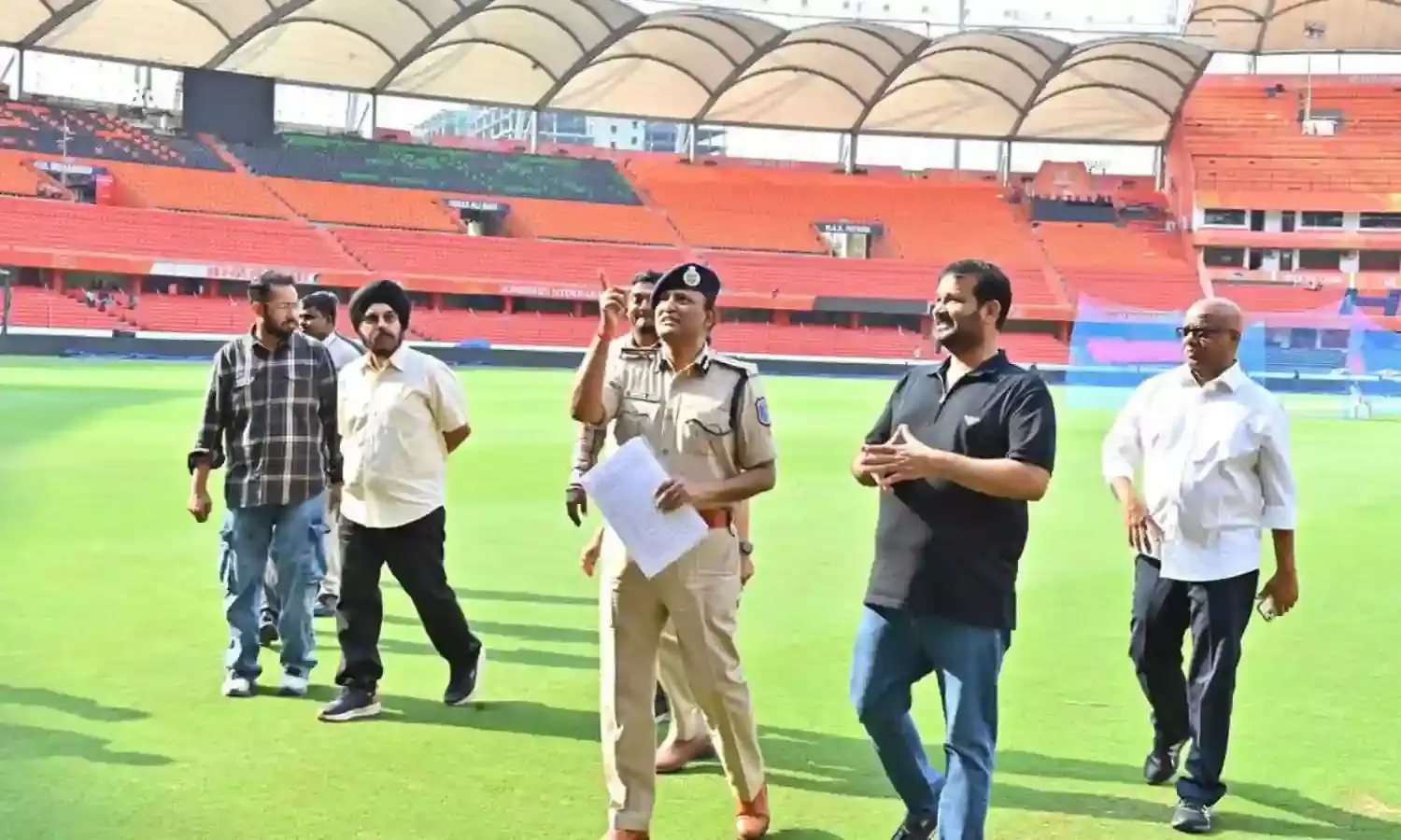 IPL 2025 : ఉప్పల్లో ఐపీఎల్ మ్యాచ్ లు సీపీ కీలక ఆదేశాలు IPL 2025 : ఉప్పల్లో ఐపీఎల్ మ్యాచ్ లు సీపీ కీలక ఆదేశాలు