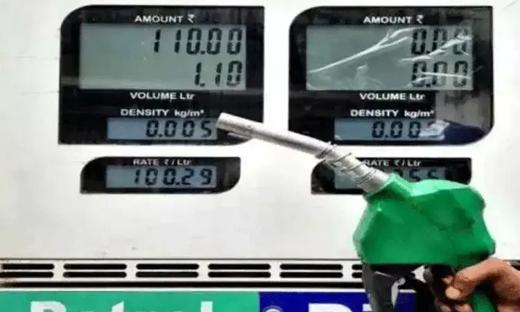 పెట్రోల్ పంప్ కొత్త స్కాం.. మెషిన్ 0 చూపించినప్పటికీ..