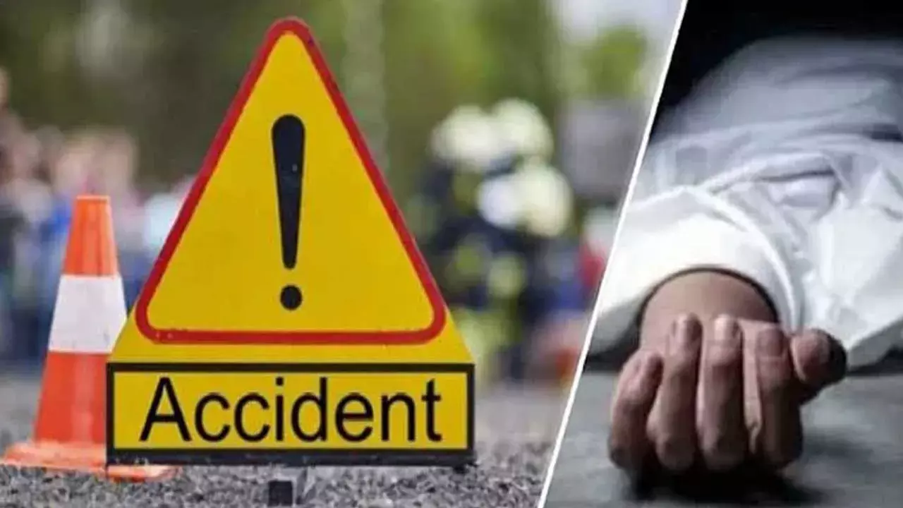 Road Accident : ఫ్రెండ్స్ శ్రీశైలం వెళ్లి తిరిగి వస్తుండగా ప్రమాదం Road Accident : ఫ్రెండ్స్ శ్రీశైలం వెళ్లి తిరిగి వస్తుండగా ప్రమాదం