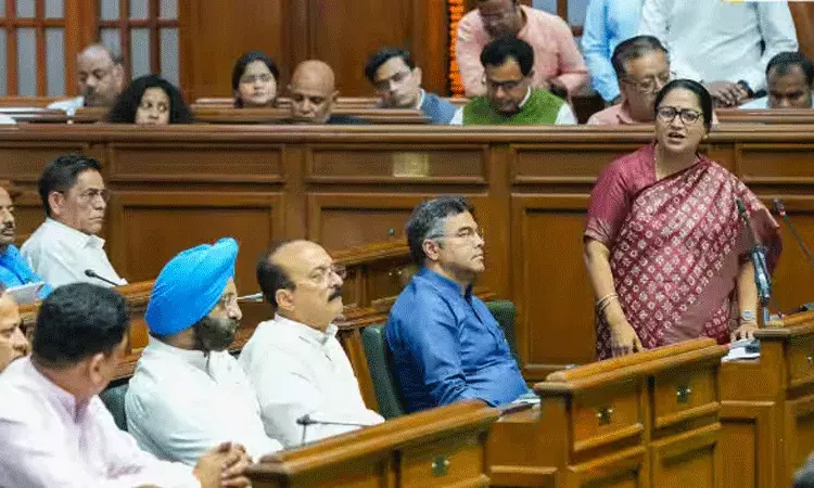 Delhi: 27 సంవత్సరాల తర్వాత బడ్జెట్ ను ప్రవేశ పెట్టిన బీజేపీ ప్రభుత్వం.. Delhi: 27 సంవత్సరాల తర్వాత బడ్జెట్ ను ప్రవేశ పెట్టిన బీజేపీ ప్రభుత్వం..