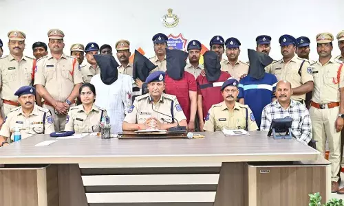 Rachakonda : ఏటీఎం చోరీ కేసు ఛేదించిన రాచకొండ పోలీసులు Rachakonda : ఏటీఎం చోరీ కేసు ఛేదించిన రాచకొండ పోలీసులు