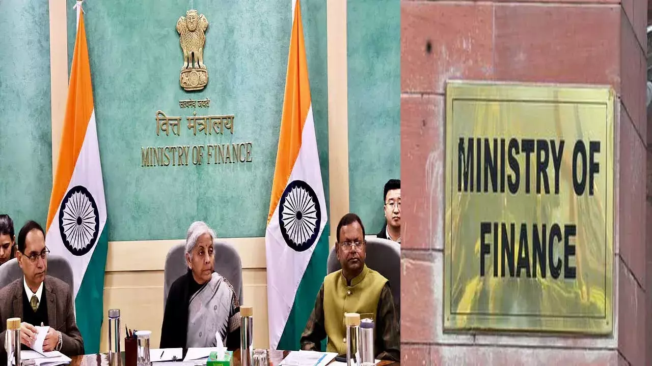 Central : వచ్చే ఆరు నెలల్లో కేంద్రం రూ. 8 లక్షల కోట్లు అప్పు Central : వచ్చే ఆరు నెలల్లో కేంద్రం రూ. 8 లక్షల కోట్లు అప్పు