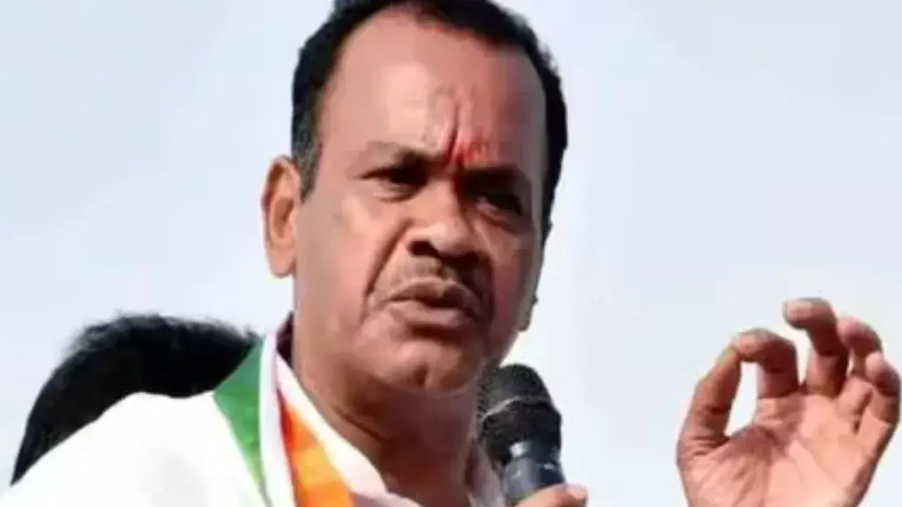 Minister Komatireddy : ఇడ్లీ బండి మహిళకు మంత్రి కోమటిరెడ్డి భరోసా Minister Komatireddy : ఇడ్లీ బండి మహిళకు మంత్రి కోమటిరెడ్డి భరోసా