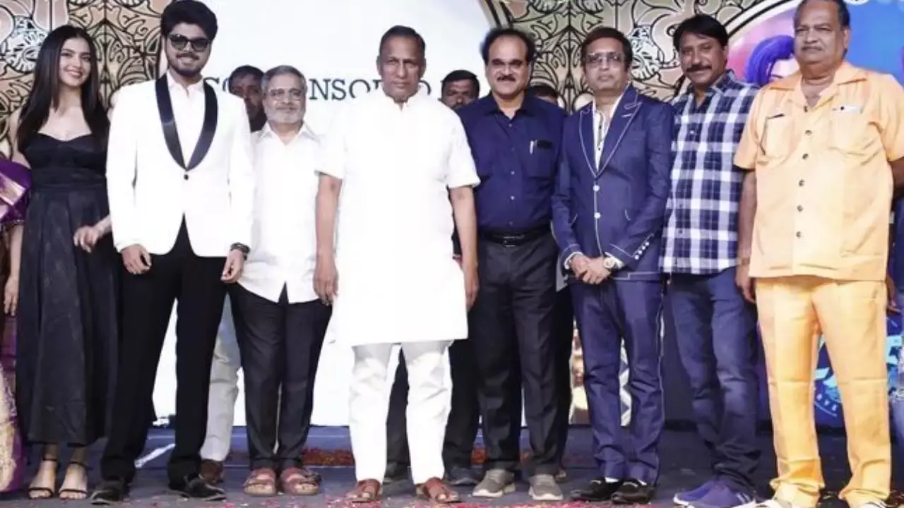 Mallareddy : హీరోయిన్ కసిమీదుంది.. మాజీమంత్రి మల్లారెడ్డి కామెంట్స్ వైరల్ Mallareddy : హీరోయిన్ కసిమీదుంది.. మాజీమంత్రి మల్లారెడ్డి కామెంట్స్ వైరల్