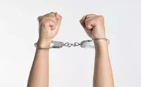 Porn Racket: Porn Racket: నోయిడాలో పోర్న్ రాకెట్ గట్టు రట్టు.. Porn Racket: Porn Racket: నోయిడాలో పోర్న్ రాకెట్ గట్టు రట్టు..