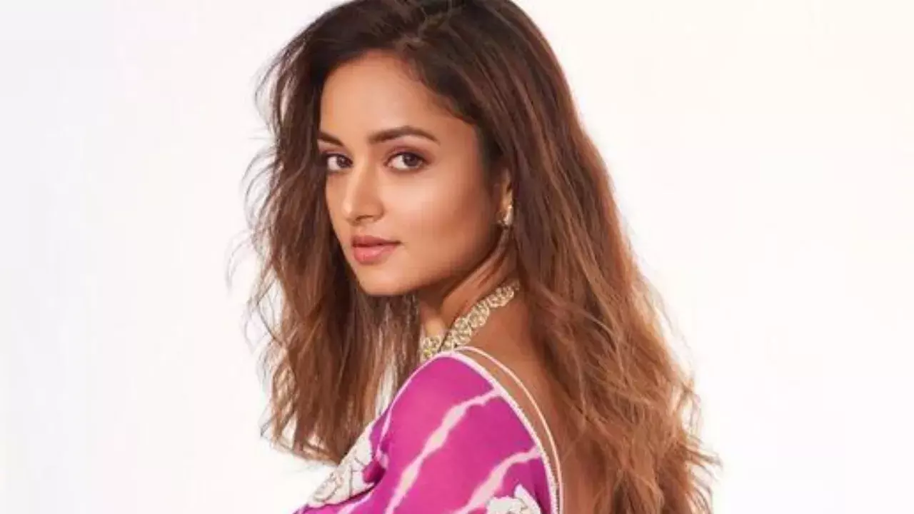 Shanvi Meghna : శాన్వీ క్యూట్ నెస్.. స్టైలిష్ అండ్ ట్రెడిషనల్ లుక్ Shanvi Meghna : శాన్వీ క్యూట్ నెస్.. స్టైలిష్ అండ్ ట్రెడిషనల్ లుక్