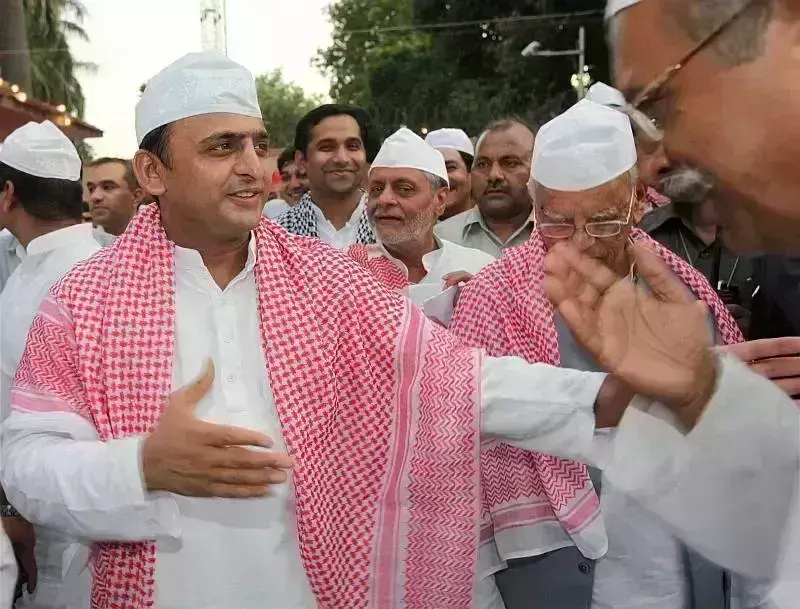 Akhilesh Yadav: యూపీలో ఈద్ ప్రార్థనలపై గందరగోళం.. Akhilesh Yadav: యూపీలో ఈద్ ప్రార్థనలపై గందరగోళం..