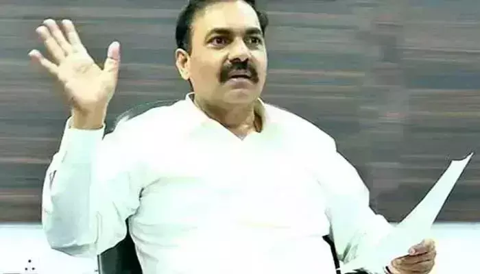 AP: పరారీలో మాజీ మంత్రి కాకాని.. ! AP: పరారీలో మాజీ మంత్రి కాకాని.. !