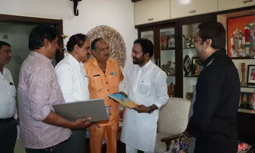 Love Your Father :  లవ్ యువర్ ఫాదర్ ఫస్ట్ టికెట్ కొన్న కిషన్ రెడ్డి Love Your Father :  లవ్ యువర్ ఫాదర్ ఫస్ట్ టికెట్ కొన్న కిషన్ రెడ్డి