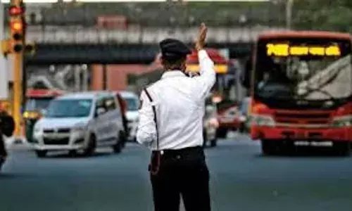 Traffic E Challan: చలాన్ కట్టకుంటే లైసెన్స్ రద్దు! Traffic E Challan: చలాన్ కట్టకుంటే లైసెన్స్ రద్దు!