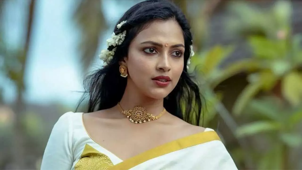 Amala Paul : ఆ క్యారెక్టర్ తో చాలా ఇబ్బంది పడ్డా.. అమలాపాల్ సంచలనం Amala Paul : ఆ క్యారెక్టర్ తో చాలా ఇబ్బంది పడ్డా.. అమలాపాల్ సంచలనం