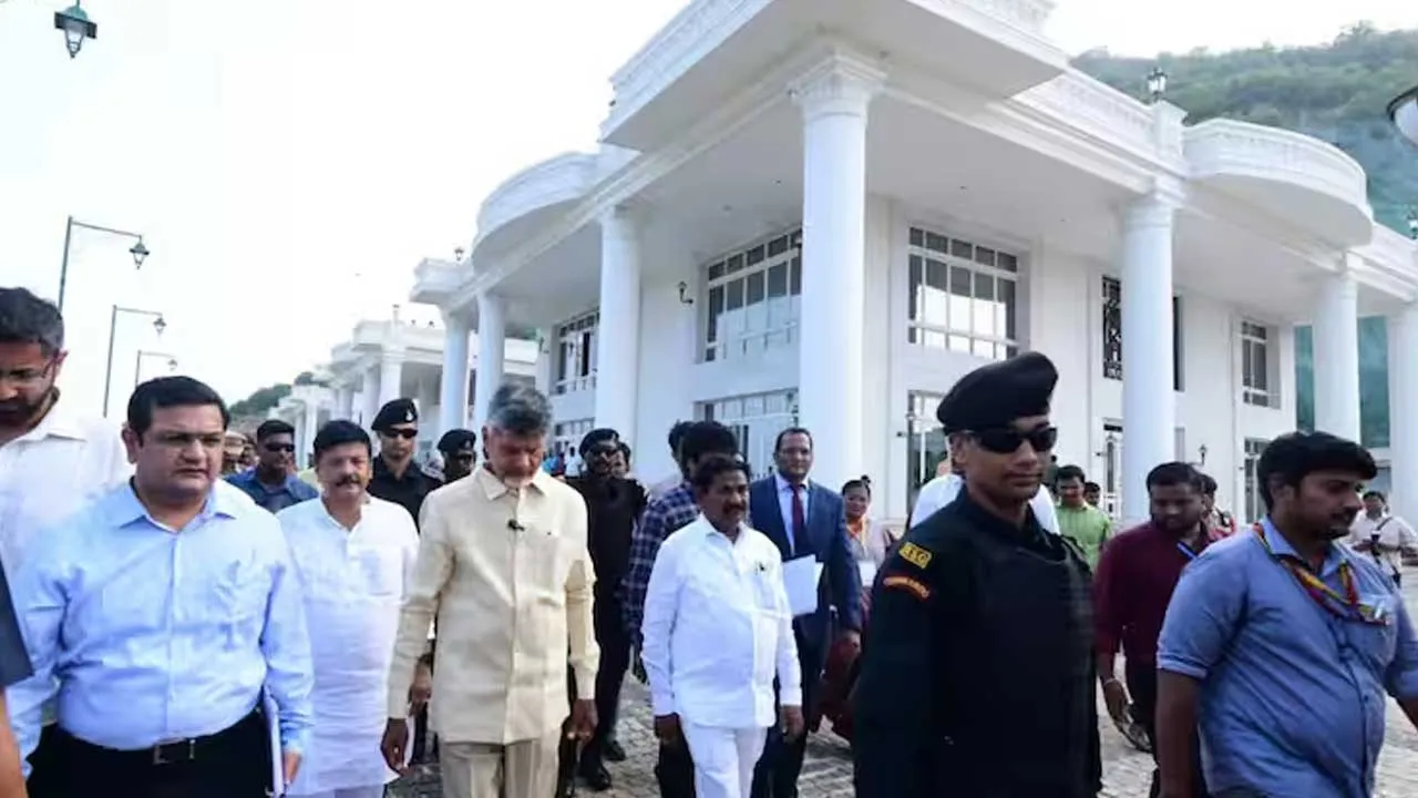 CM Chandrababu : రుషికొండ భవనాలపై ఏం చేద్దాం?.. మంత్రులతో సీఎం చర్చ CM Chandrababu : రుషికొండ భవనాలపై ఏం చేద్దాం?.. మంత్రులతో సీఎం చర్చ