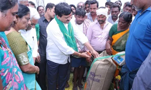 Minister Ponguleti : యాసంగిలోనూ సన్న ధాన్యానికి బోనస్ : మంత్రి పొంగులేటి Minister Ponguleti : యాసంగిలోనూ సన్న ధాన్యానికి బోనస్ : మంత్రి పొంగులేటి