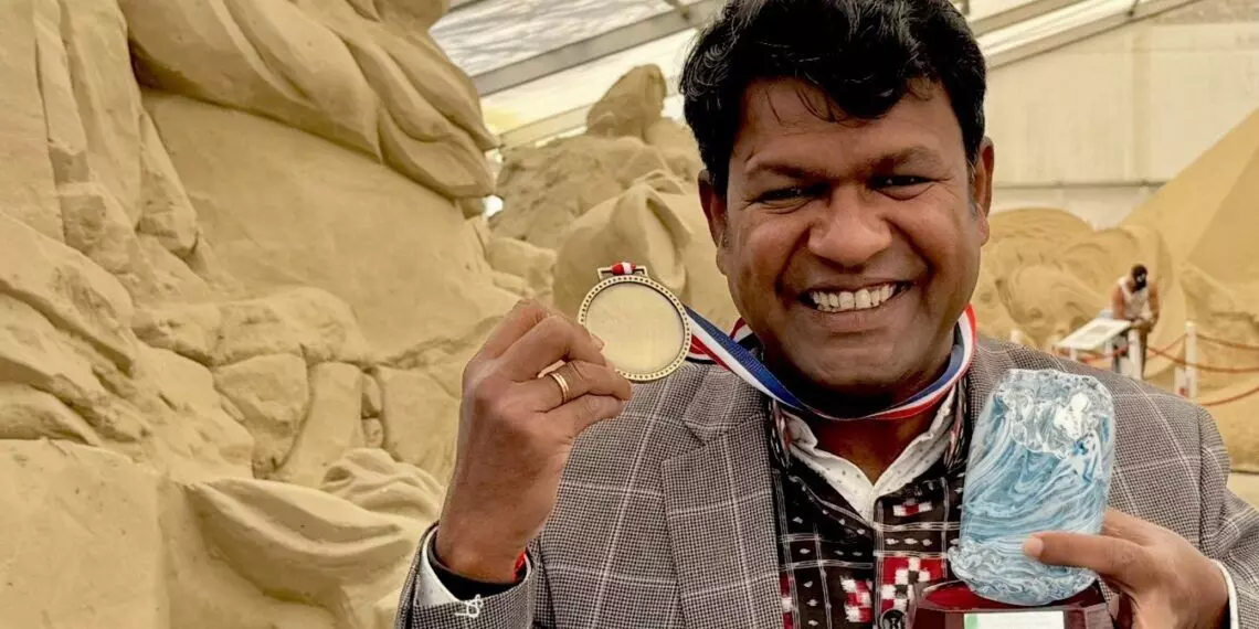 Uk Sand Master Award: సుదర్శన్ పట్నాయక్కు యూకే శాండ్ మాస్టర్ అవార్డ్ Uk Sand Master Award: సుదర్శన్ పట్నాయక్కు యూకే శాండ్ మాస్టర్ అవార్డ్