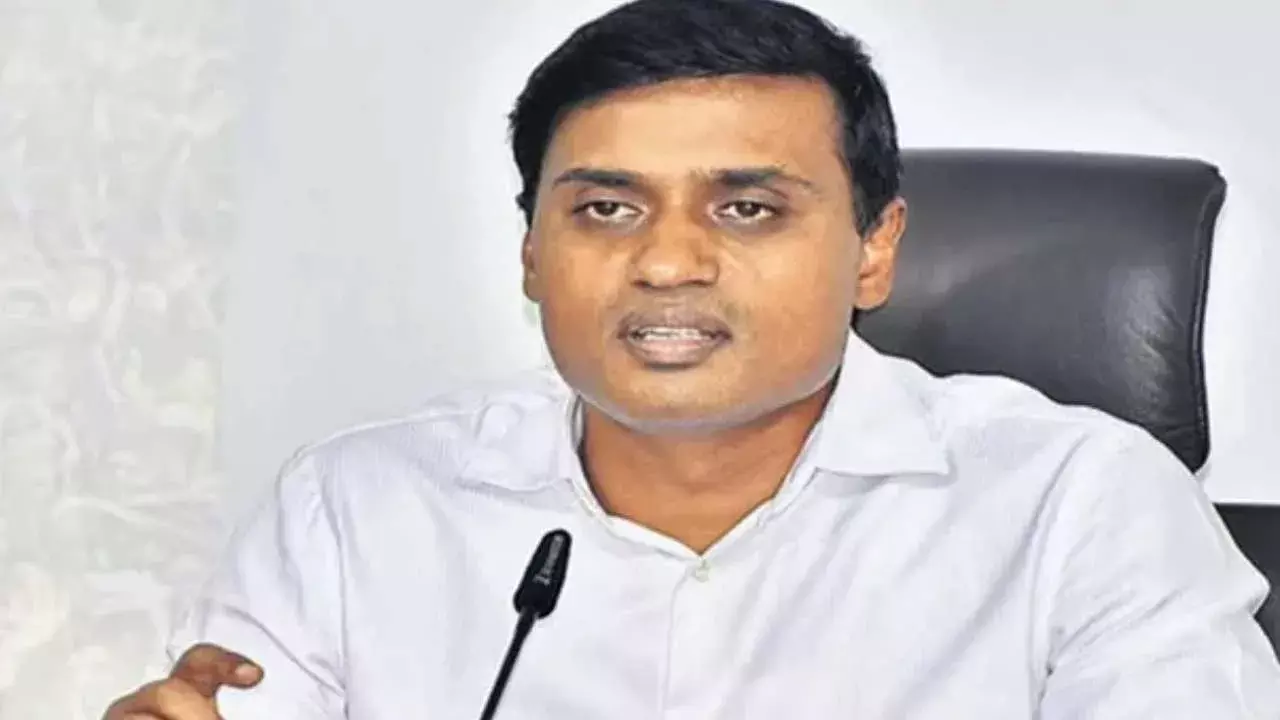 AP : మద్యం కుంభకోణం కేసులో ఎంపీ మిథున్ రెడ్డికి ఊరట AP : మద్యం కుంభకోణం కేసులో ఎంపీ మిథున్ రెడ్డికి ఊరట