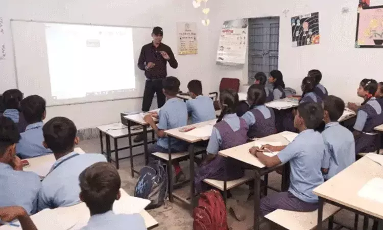 Karnataka: ఉపాధ్యాయుడు చేసిన పనితో శాశ్వతంగా చూపు కోల్పోయిన విద్యార్థి..