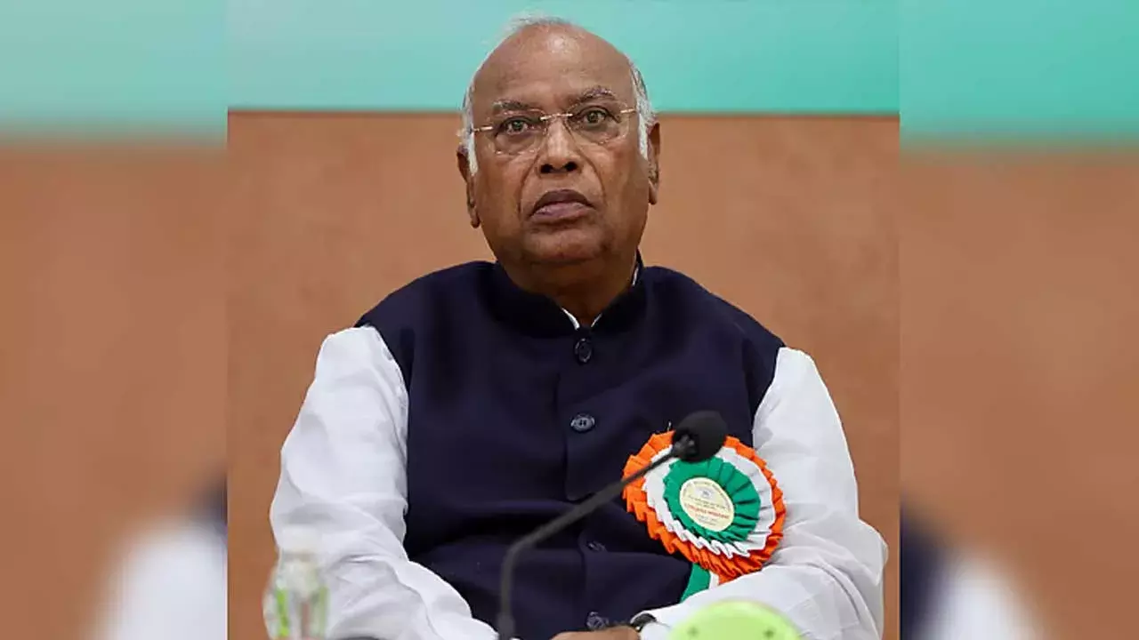 Mallikarjun Kharge : కాంగ్రెస్ ను అంతం చేసే కుట్ర : మల్లికార్జున ఖర్గే Mallikarjun Kharge : కాంగ్రెస్ ను అంతం చేసే కుట్ర : మల్లికార్జున ఖర్గే