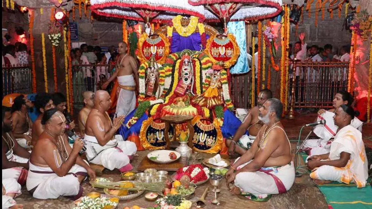 Ontimitta Brahmotsavam : ఒంటిమిట్టలో రాముడి బ్రహ్మోత్సవ శోభ Ontimitta Brahmotsavam : ఒంటిమిట్టలో రాముడి బ్రహ్మోత్సవ శోభ