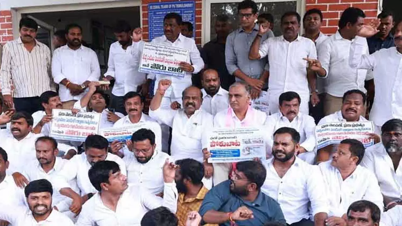 TG : పెండింగ్ బిల్లులు చెల్లించండి.. మాజీ సర్పంచ్ ల నిరసన TG : పెండింగ్ బిల్లులు చెల్లించండి.. మాజీ సర్పంచ్ ల నిరసన