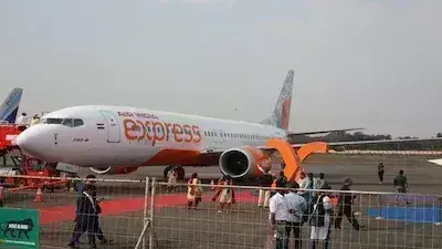 Pilot Dies :  విమానం ల్యాండ్‌ అవ్వగానే గుండెపోటుతో పైలట్‌ మృతి