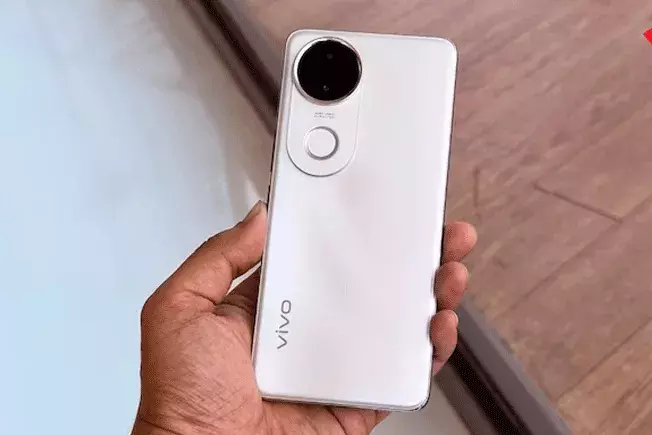 5600mAh బ్యాటరీతో Vivo V50e లాంచ్: ఫీచర్లు, ధర చూస్తే..