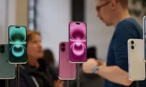 ఐఫోన్ ప్రియులకు బ్యాడ్ న్యూస్.. అమెరికాలో తయారీ ప్రారంభిస్తే దాని ధర.. ఐఫోన్ ప్రియులకు బ్యాడ్ న్యూస్.. అమెరికాలో తయారీ ప్రారంభిస్తే దాని ధర..