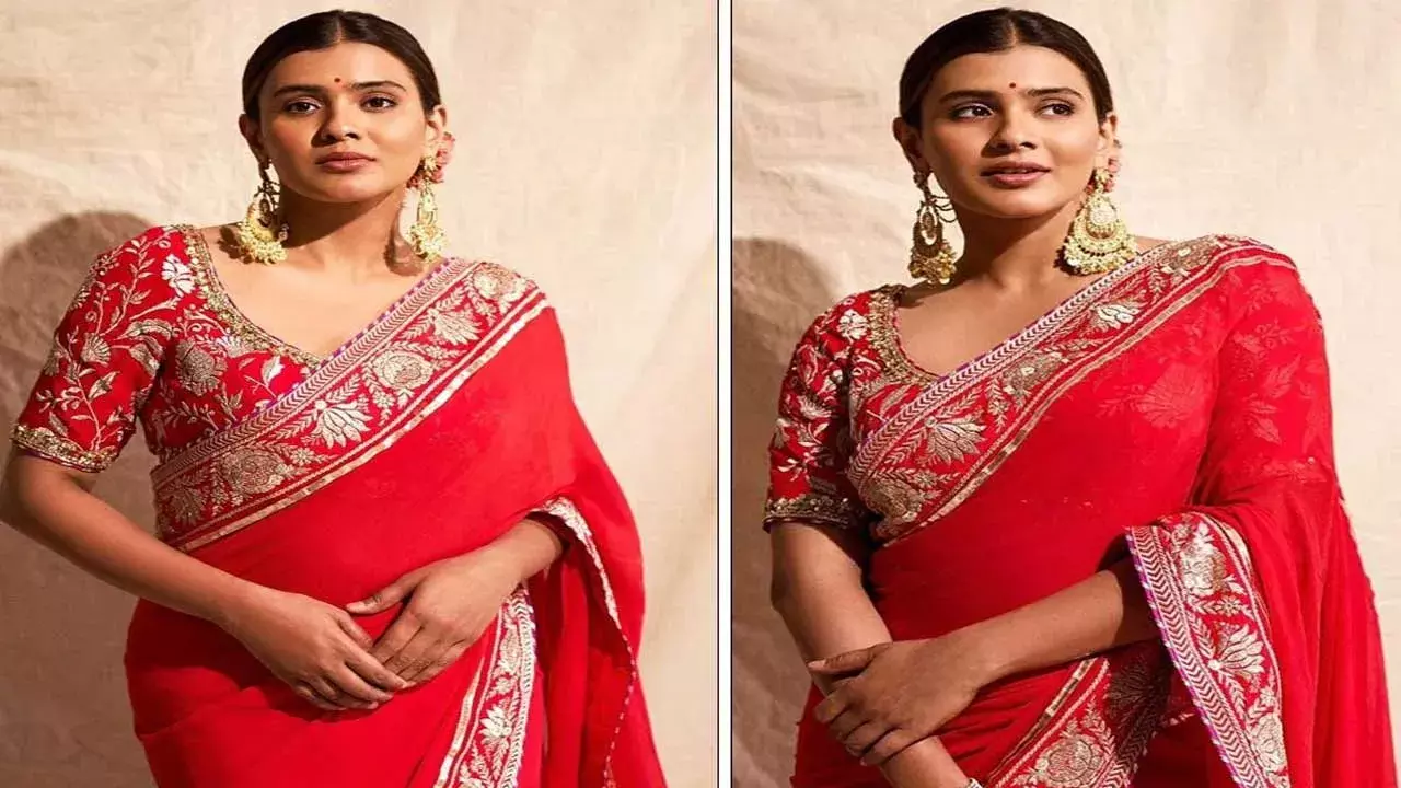 Hebah Patel : హెబ్బా హోయలు.. చీరలో తళుక్కు Hebah Patel : హెబ్బా హోయలు.. చీరలో తళుక్కు