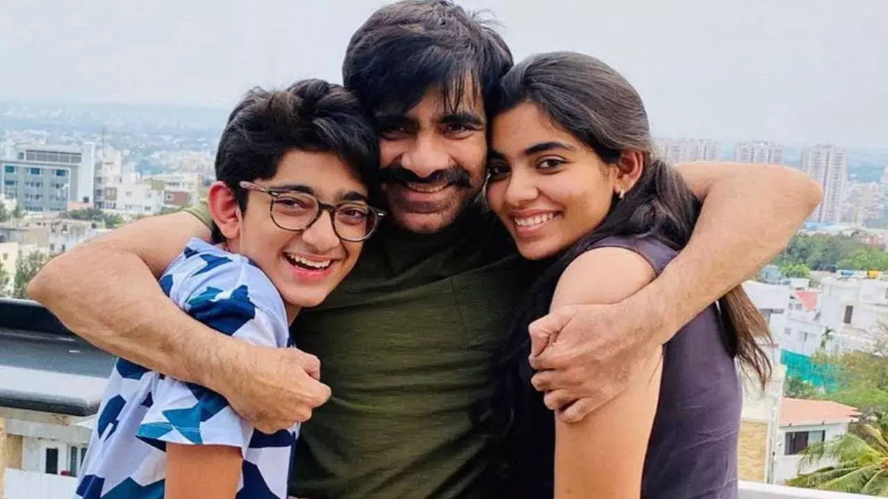 Ravi Teja Daughter : రవితేజ కూతురు ఎంట్రీ.. ఎంట్రీకి లైన్ క్లియర్ Ravi Teja Daughter : రవితేజ కూతురు ఎంట్రీ.. ఎంట్రీకి లైన్ క్లియర్