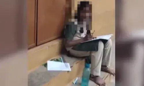 పీరియడ్స్ లో ఉన్న విద్యార్థిని క్లాస్ రూమ్ బయట పరీక్ష రాయించిన ప్రిన్సిపల్.. సస్పెండ్