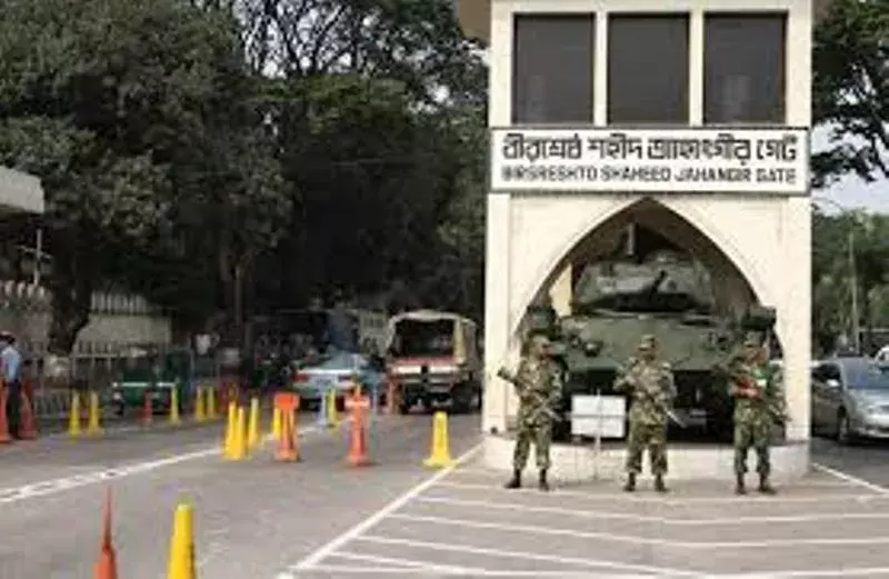 Bangladesh: బంగ్లాదేశ్లో హై అలర్ట్..  కీలక పరిణామాలు.. Bangladesh: బంగ్లాదేశ్లో హై అలర్ట్..  కీలక పరిణామాలు..