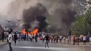 Bengal Waqf Violence:  వక్ఫ్ అల్లర్లలో ముగ్గురు మృతి.. Bengal Waqf Violence:  వక్ఫ్ అల్లర్లలో ముగ్గురు మృతి..