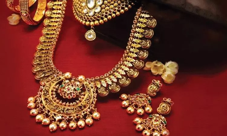 Gold Rate: బంగారం, వెండి ధరలు స్థిరంగా.. 10 గ్రాముల ధర.. Gold Rate: బంగారం, వెండి ధరలు స్థిరంగా.. 10 గ్రాముల ధర..