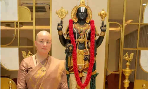 AP: తలనీలాలు సమర్పించిన అన్నా లెజినోవా