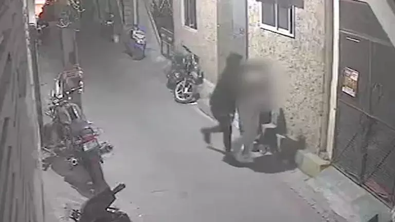 Karnataka: ఎత్తకేళకు పోలీసులకు చిక్కిన   బెంగళూర్ లైంగిక వేధింపుల నిందితుడు..