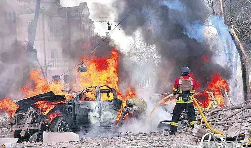 Ukraine War:  ఉక్రెయిన్పై క్షిపణితో  విరుచుకుపడ్డ రష్యా Ukraine War:  ఉక్రెయిన్పై క్షిపణితో  విరుచుకుపడ్డ రష్యా