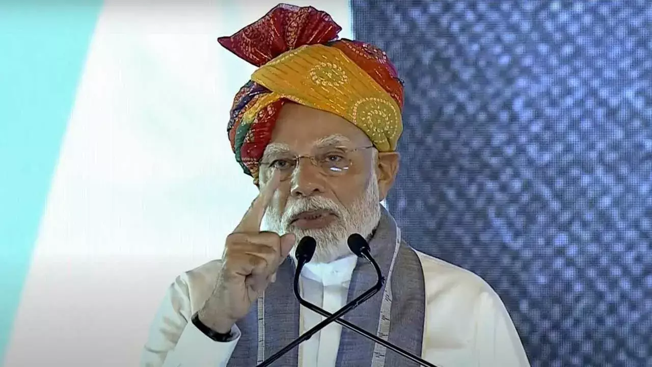 PM Modi : రాజ్యాంగాన్ని కాంగ్రెస్ బుజ్జగింపు సాధనంగా వాడింది: మోదీ