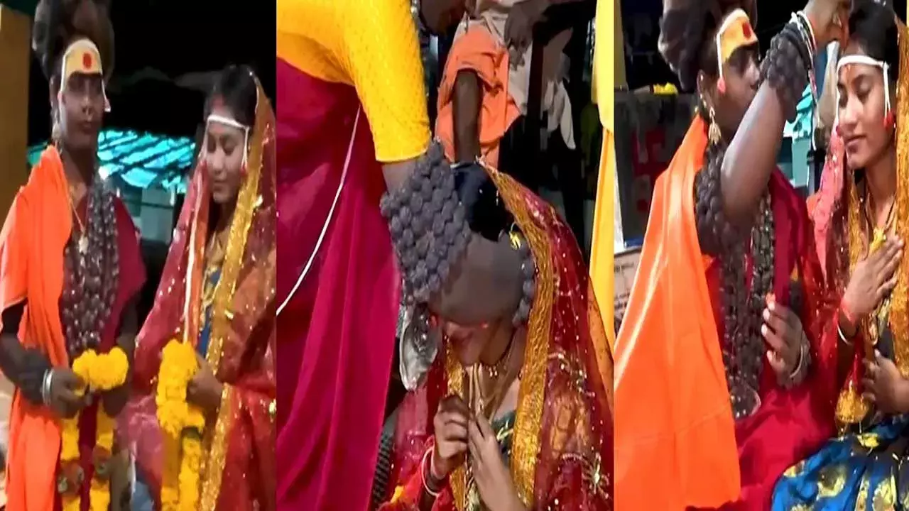 Aghori Marries Varshini : వర్షిణి మెడలా తాళి కట్టిన అఘోరీ.. వీడియోలు వైరల్ Aghori Marries Varshini : వర్షిణి మెడలా తాళి కట్టిన అఘోరీ.. వీడియోలు వైరల్