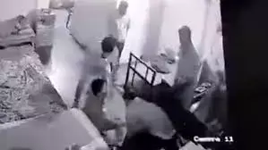 Bengaluru: రోగిని విచక్షణారహితంగా కొట్టిన సిబ్బంది Bengaluru: రోగిని విచక్షణారహితంగా కొట్టిన సిబ్బంది