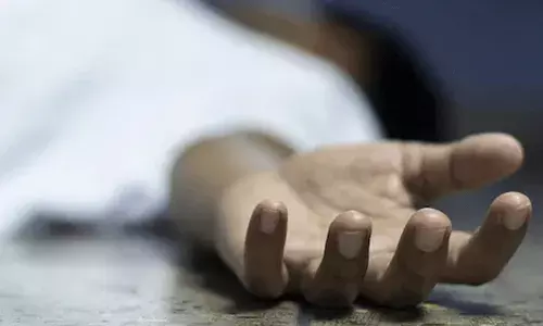 దుబాయ్ బేకరీలో పనిచేస్తున్న ఇద్దరు తెలంగాణ వ్యక్తులపై కత్తితో దాడి.. మృతి