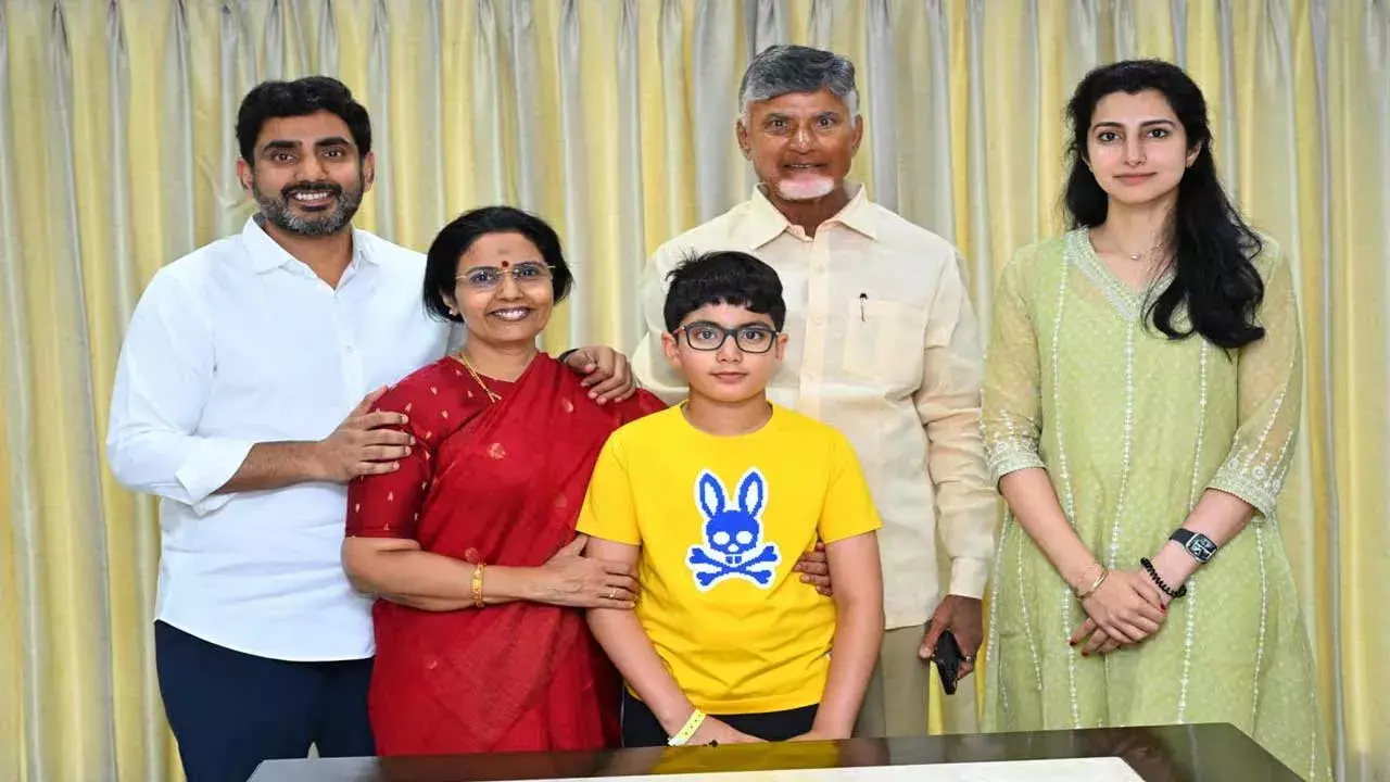CM Chandrababu Family : విదేశీ పర్యటనకు చంద్రబాబు కుటుంబం CM Chandrababu Family : విదేశీ పర్యటనకు చంద్రబాబు కుటుంబం