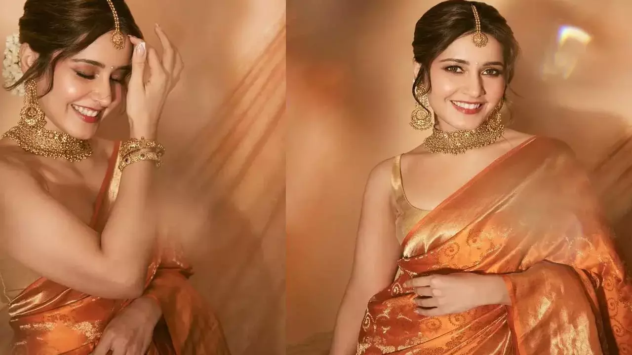 Raashi Khanna : అందాల రాశి... చీరకట్టులో, పాపట బిల్ల పెట్టుకుని Raashi Khanna : అందాల రాశి... చీరకట్టులో, పాపట బిల్ల పెట్టుకుని