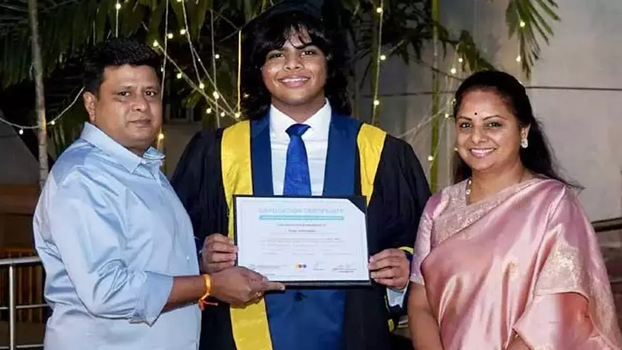 MLC Kavitha : కొడుకు ఆర్య గ్రాడ్యుయేషన్.. ఎమ్మెల్సీ కవిత ఎమోషనల్ పోస్ట్ MLC Kavitha : కొడుకు ఆర్య గ్రాడ్యుయేషన్.. ఎమ్మెల్సీ కవిత ఎమోషనల్ పోస్ట్