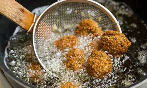 రొమ్ము క్యాన్సర్ ప్రమాదాన్ని పెంచే సాధారణ వంట నూనె.. రొమ్ము క్యాన్సర్ ప్రమాదాన్ని పెంచే సాధారణ వంట నూనె..